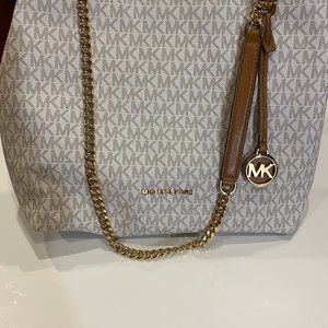 LIKE NEW MICHAEL KORS HANDBAG